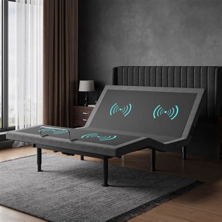 Adjustable bed frame 
