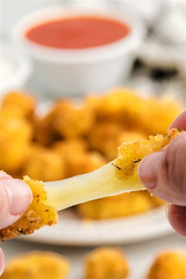 Are cheese curds the same as mozzarella?