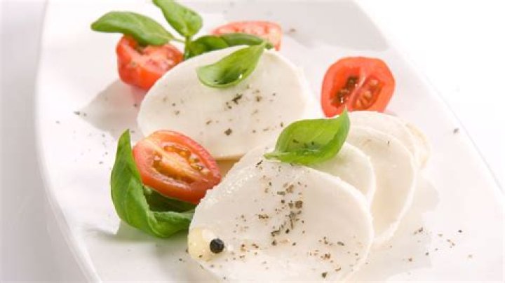 Can mozzarella get moldy?