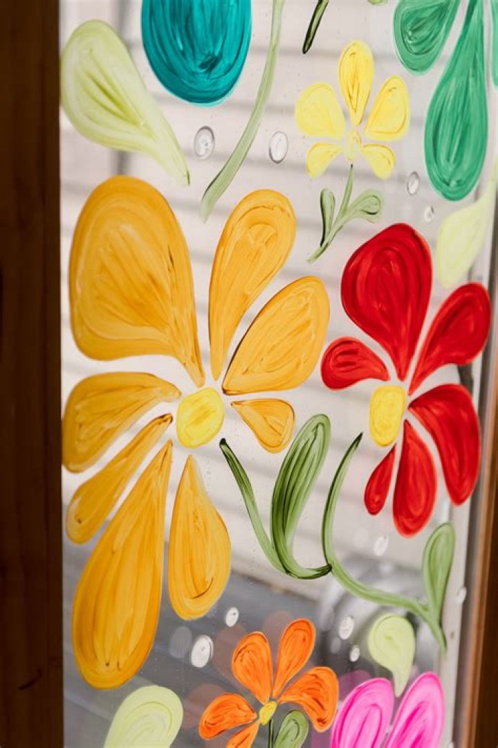 Can window glass be painted