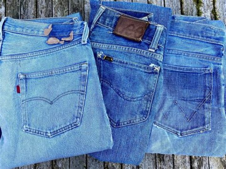 Do all Levis have rivets