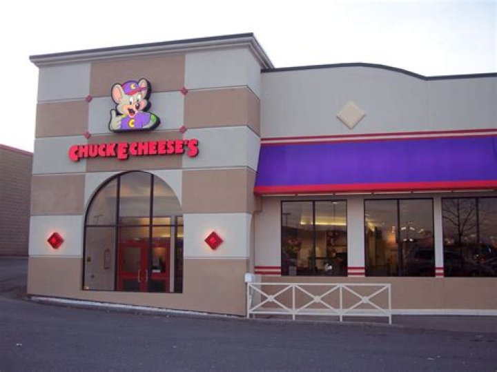 Do Chuck E Cheese take kids?