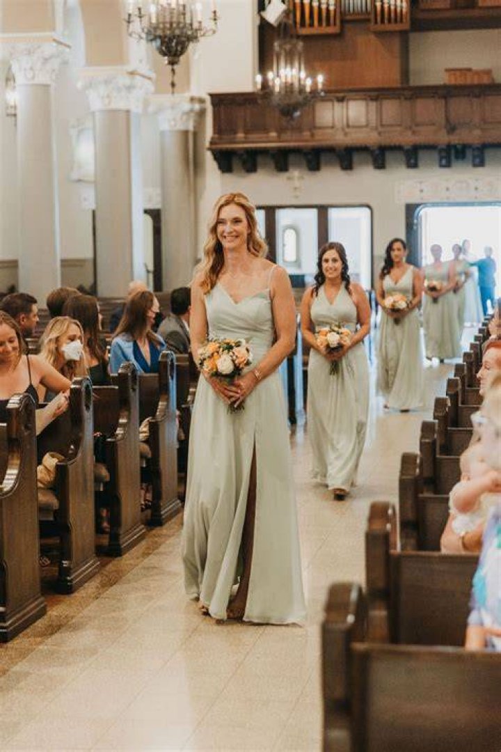 Do junior bridesmaids walk alone
