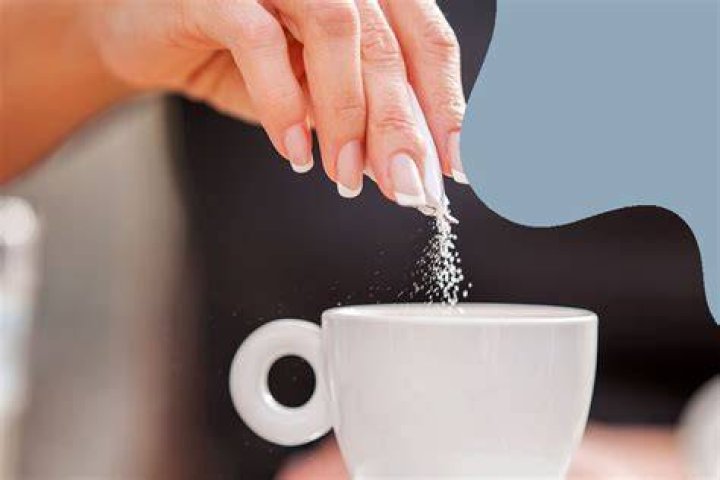 Does adding salt to coffee reduce acidity?