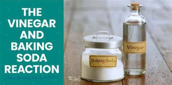 Does baking soda and vinegar remove rust