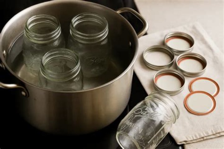 Does boiling jars seal them?