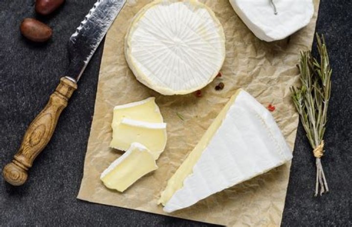 Does Camembert cheese stink?
