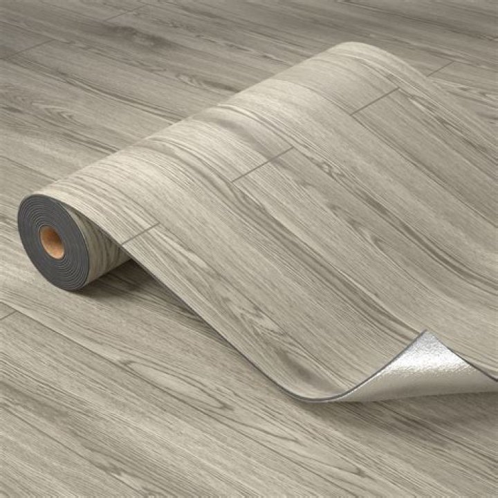 Does laminate stick to tile?