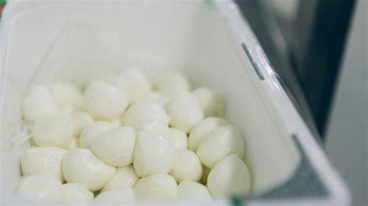 Does mozzarella cheese need to be refrigerated?