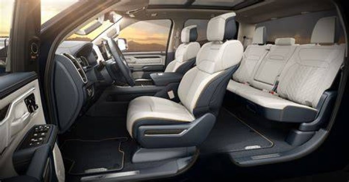 Does Ram 1500 have 6 seats?