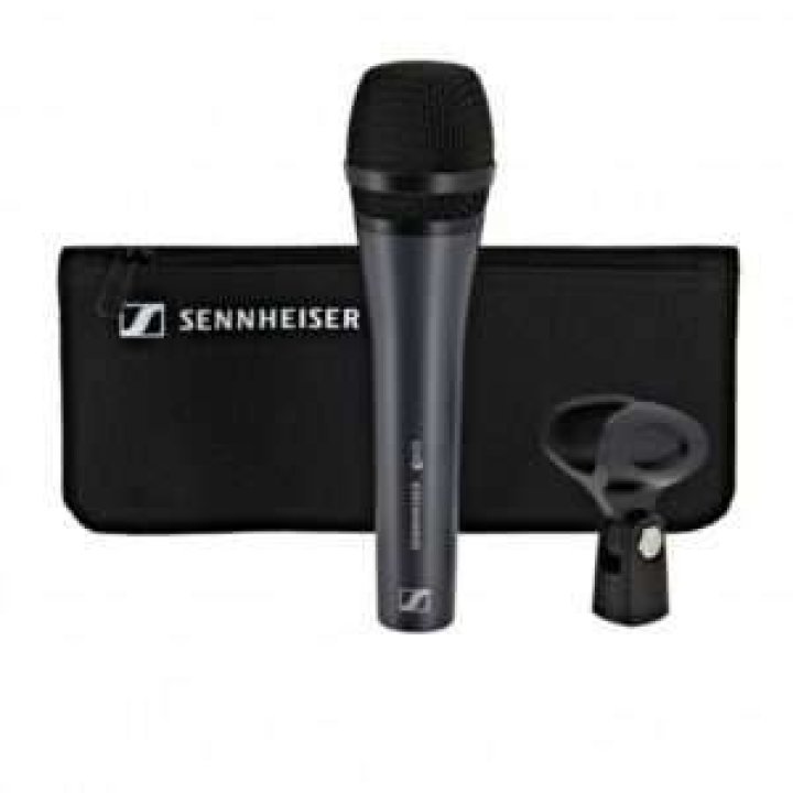 Does Sennheiser e835 need phantom power?