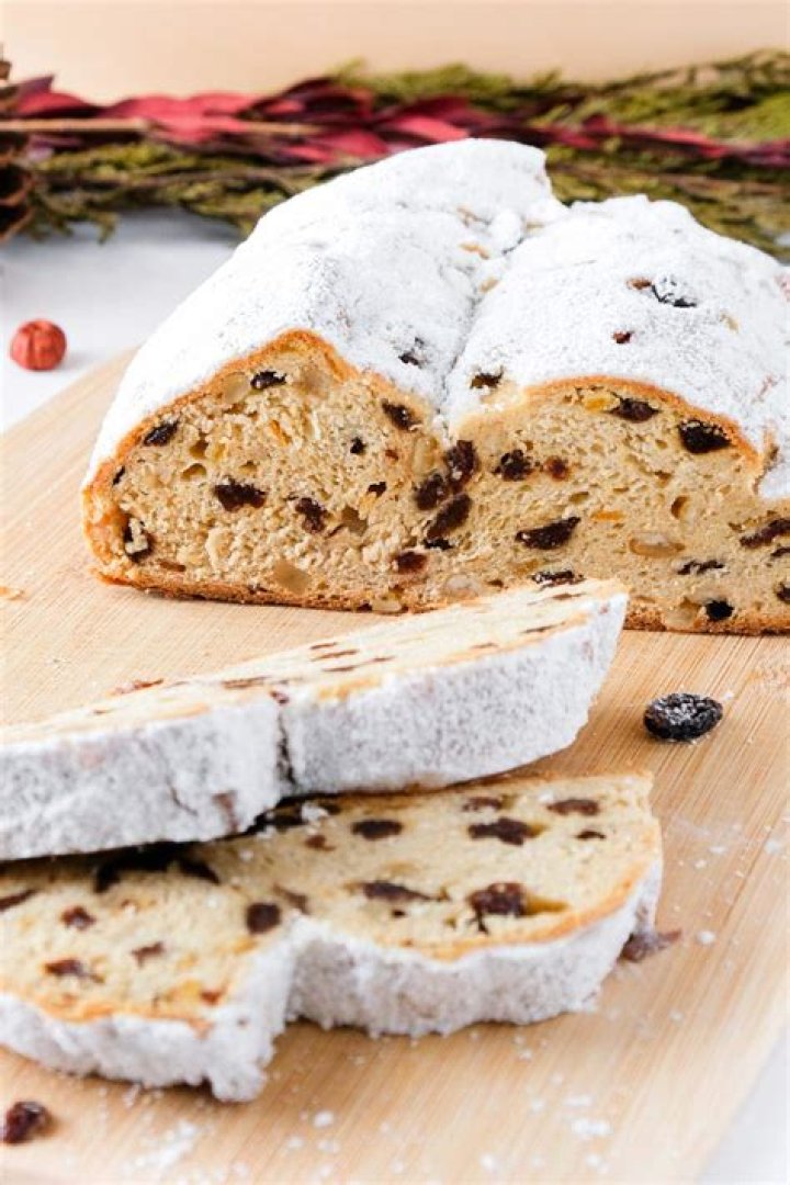 How do you eat stollen bread