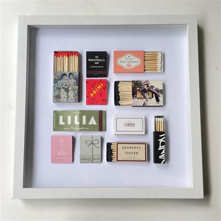 How do you make a matchbook?