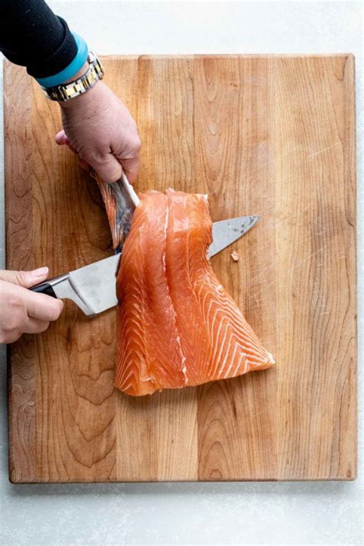How do you remove salmon roe