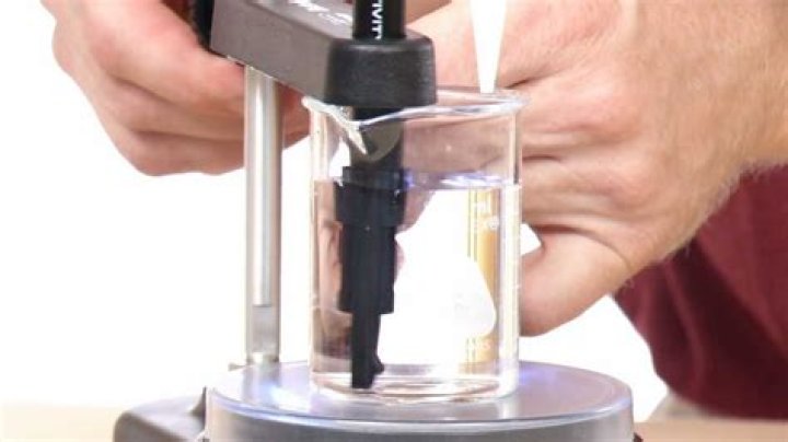 How do you use a conductivity probe?