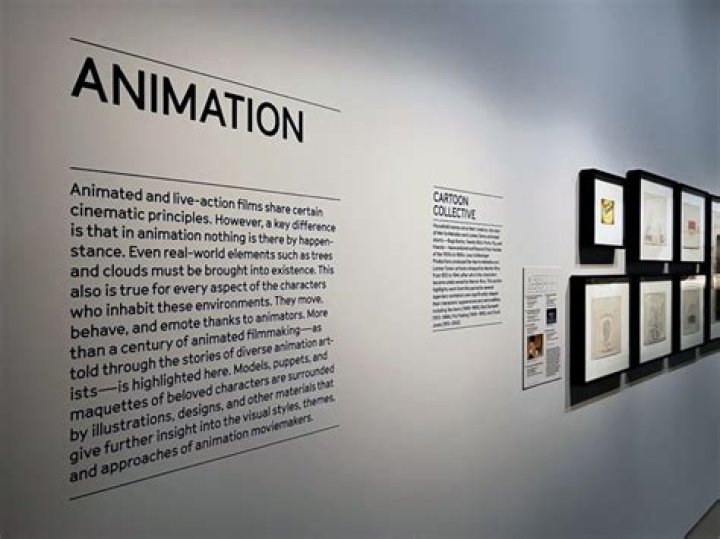 How do you write text for an exhibition wall?