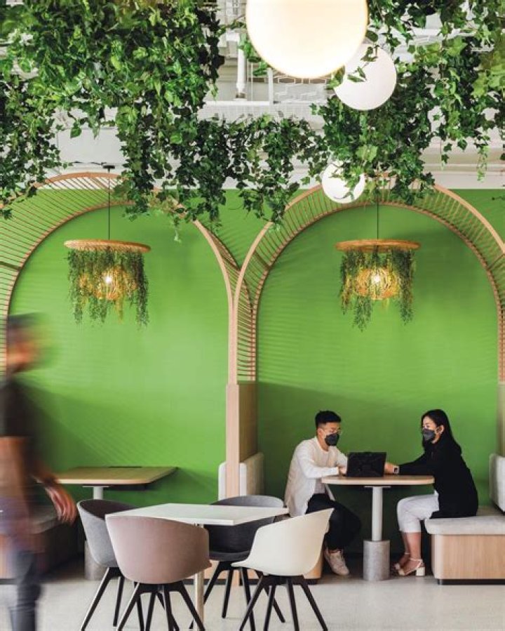 How does interior design work in a cafe?