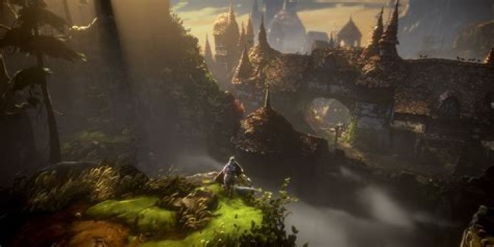 How does multiplayer work in Crystal Chronicles remastered?