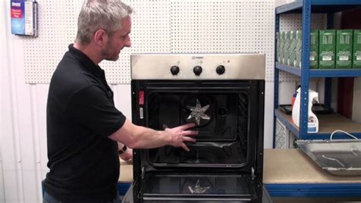 How does the electric oven work?