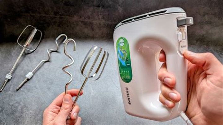 How does the hand mixer work?