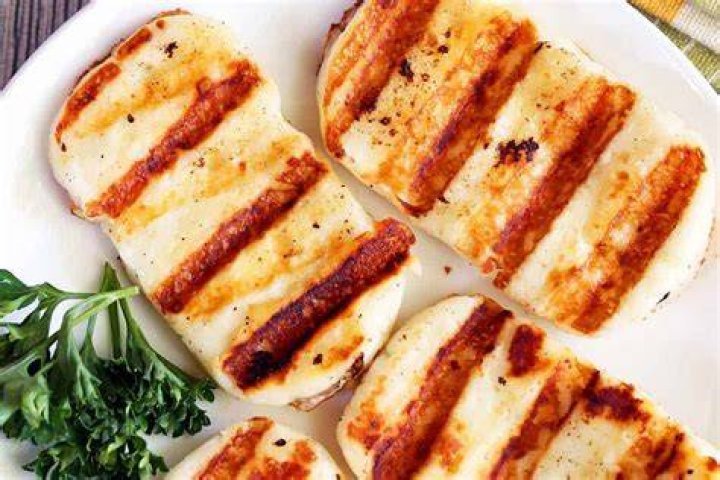 How is halloumi cheese made?