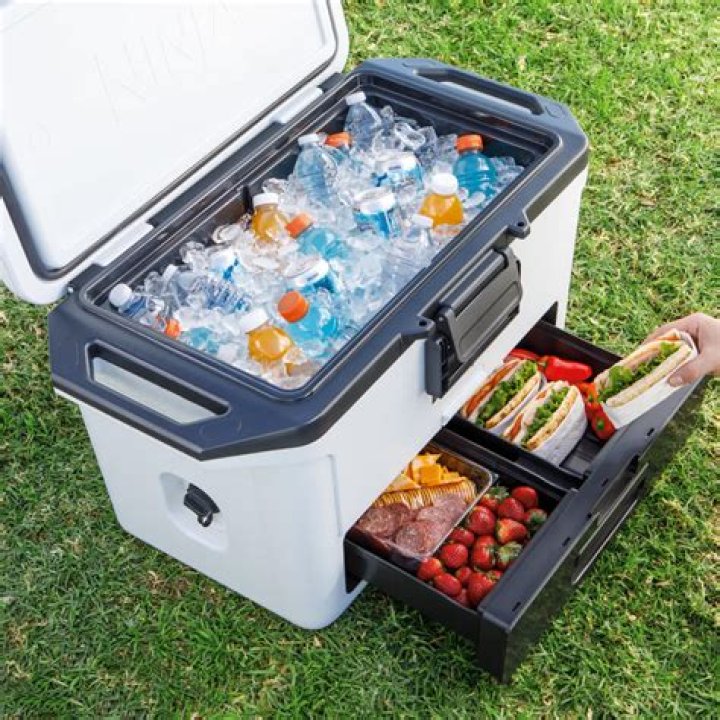 How long does a cooler box keep food cold?