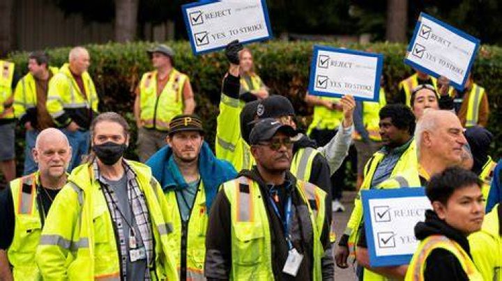 How much do Machinists at Boeing make?