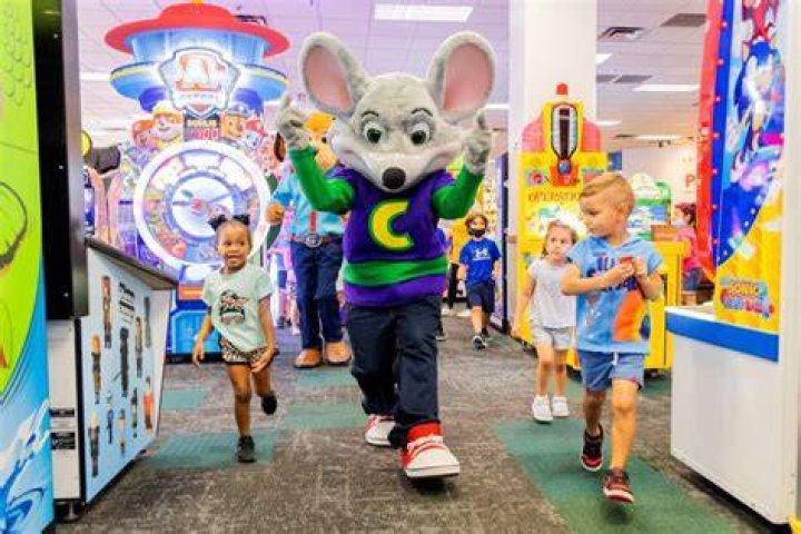 How much do play points cost at Chuck E Cheese?