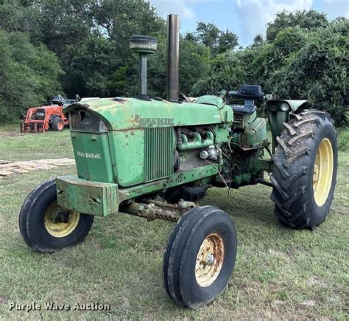 How much does a John Deere 1010 weigh?