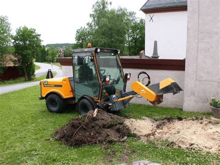 How much does a stump grinder make