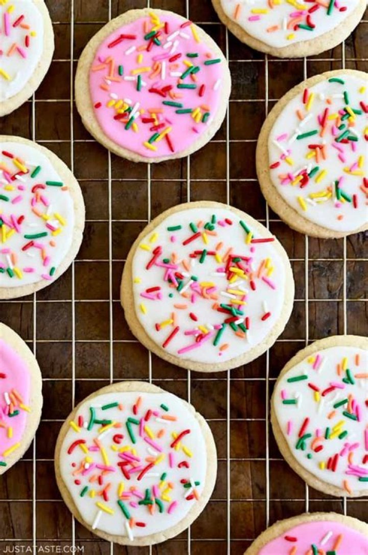 Is cookie icing the same as royal icing?