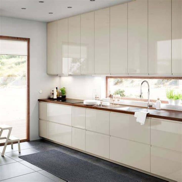 Is high gloss laminate good for kitchen?