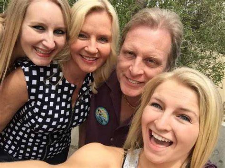 Is Mandy Hansen still married?