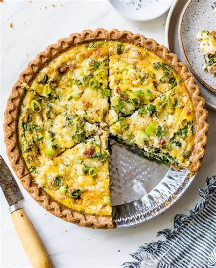 Should spinach be cooked before adding to quiche?