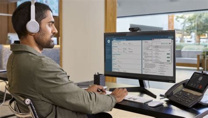 What computer software do call centers use?