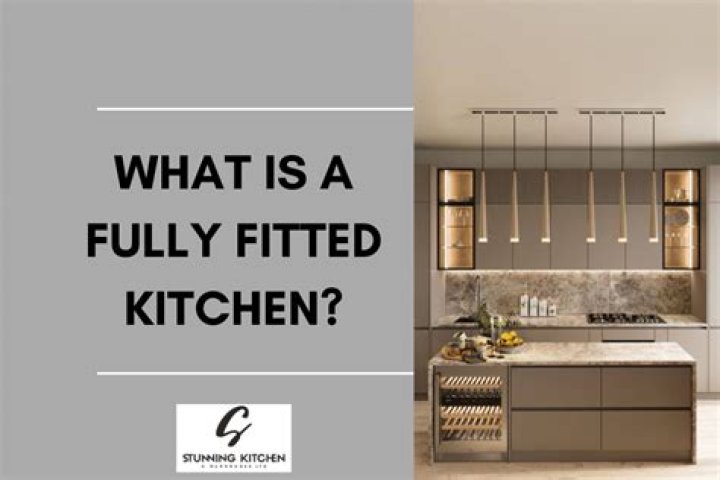 What does a fully equipped kitchen have?