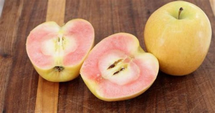What does a rose apple taste like