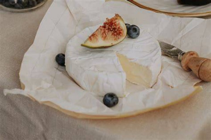 What does Esrom cheese taste like?