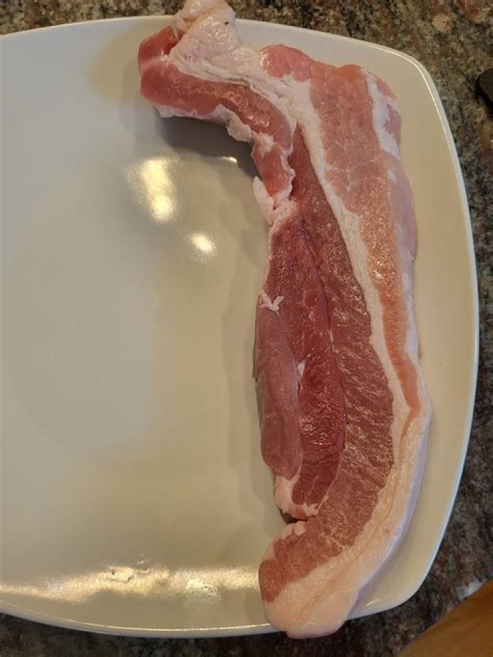 What does hay belly look like?