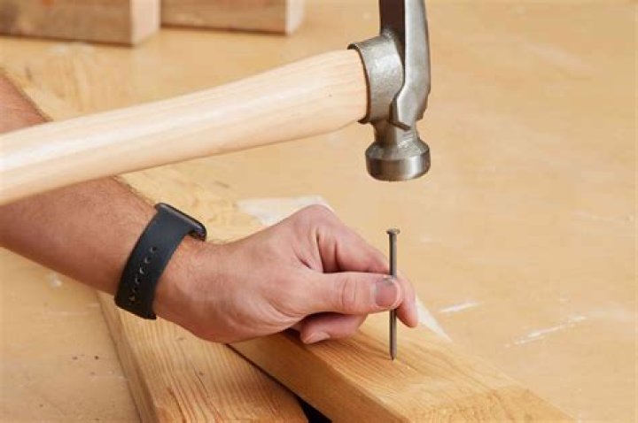What hammer is best for pulling nails?
