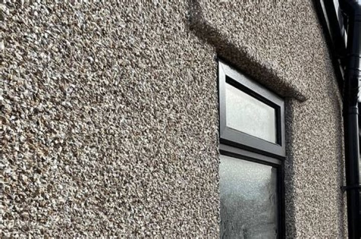 What is pebble dash stucco?