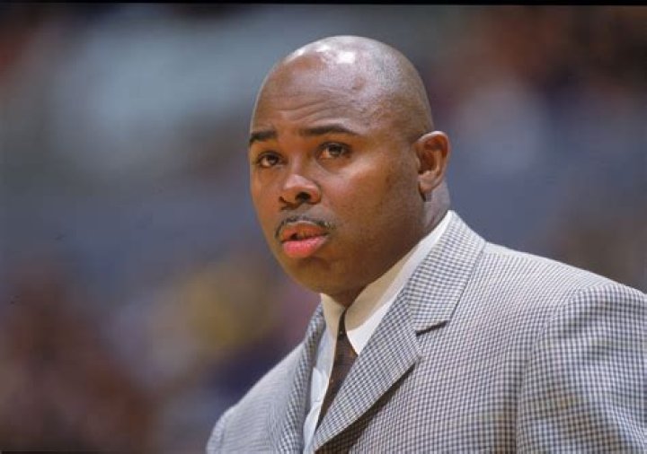 What team does Sidney Lowe coach for?