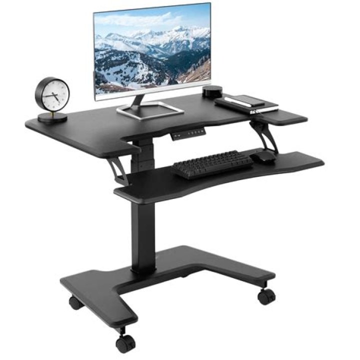 Which desk does MKBHD use?
