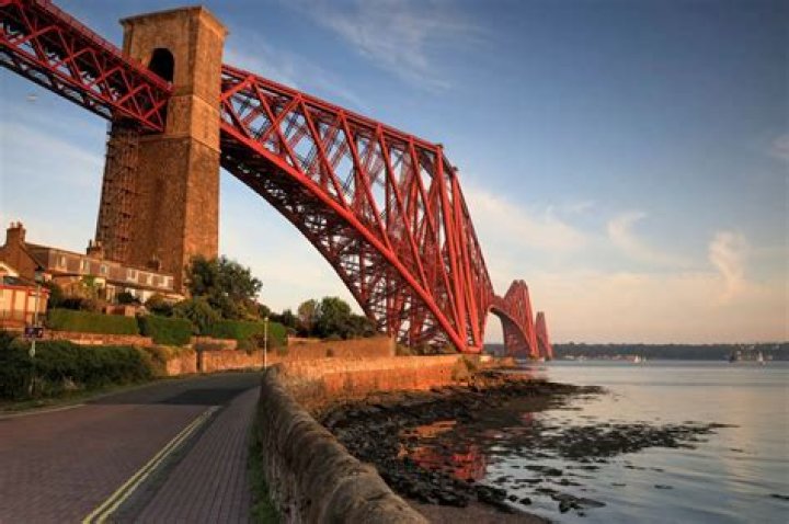 Why is the Forth bridge closed?