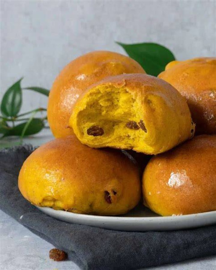 Why is there saffron buns in Cornwall?